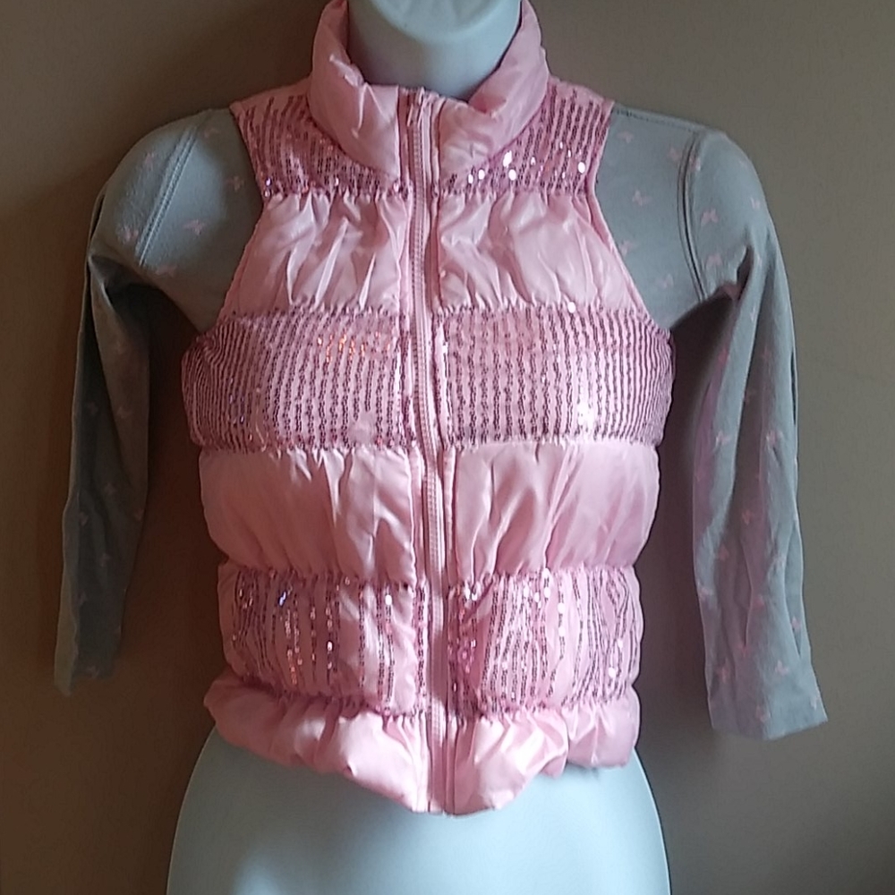 Cute top set. Pink vest✨ with gray butterfly shirt